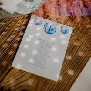 kartki z planem gości na wesele, plan gości weselnych w stylu filmu Mamma Mia