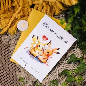 zaproszenia z pokemonami w kolorach żółtego i pomarańczowego