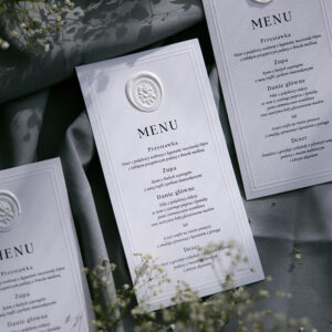 białe menu weselne z lakiem i tłoczeniem