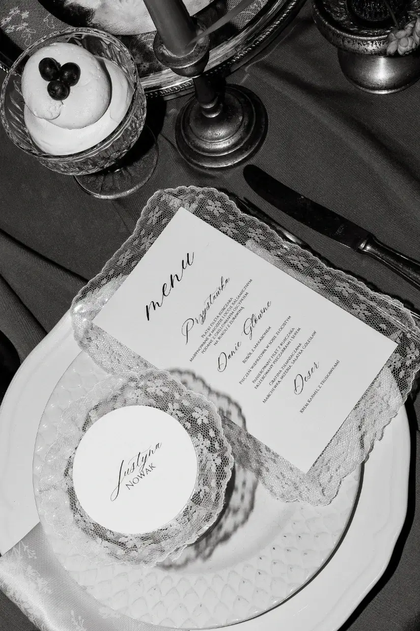 Menu weselne wraz z prezentem dla gości